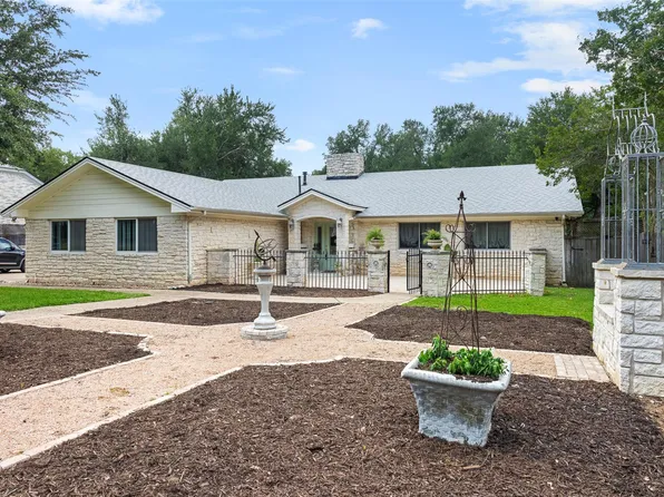 1102 N Avenue F, Elgin, TX 78621