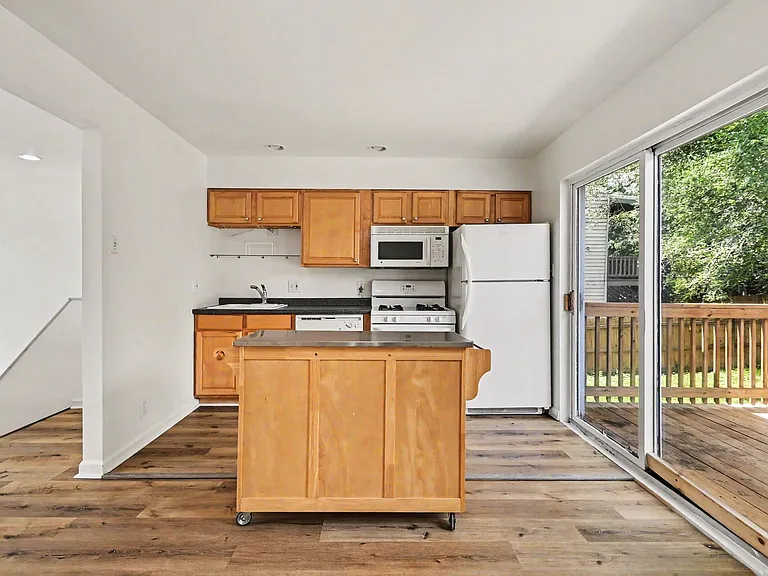 2629 Brannon Ave — Photo 4