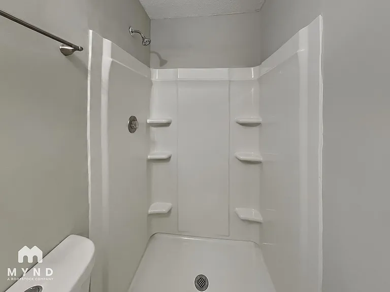 547 Whitethorn Dr — Photo 10