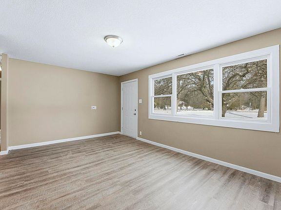 4th image of 344 Rose Ave
