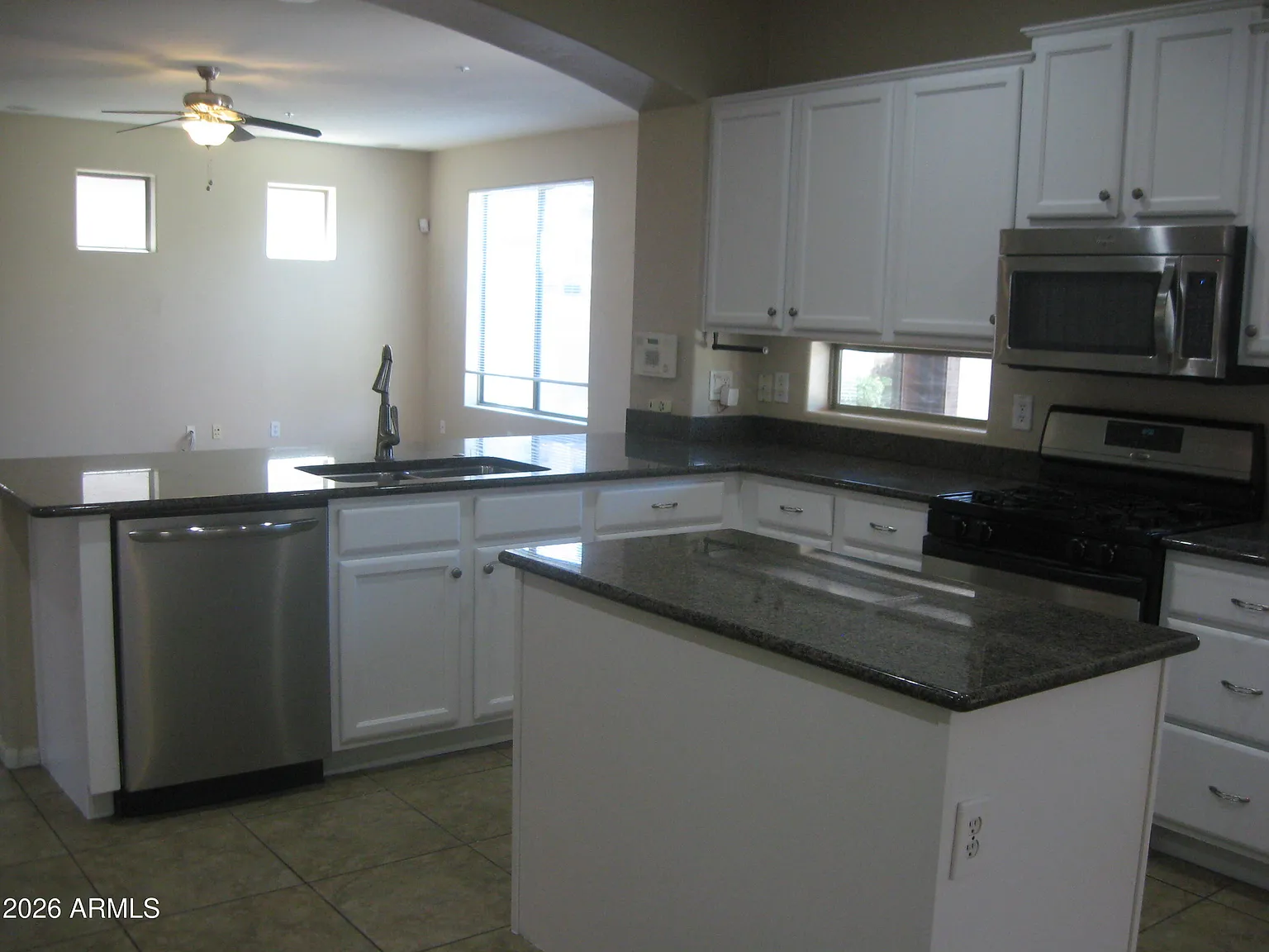 4 bed, 3.0 bath, 2753 sqft, $2,600 — Photo 3
