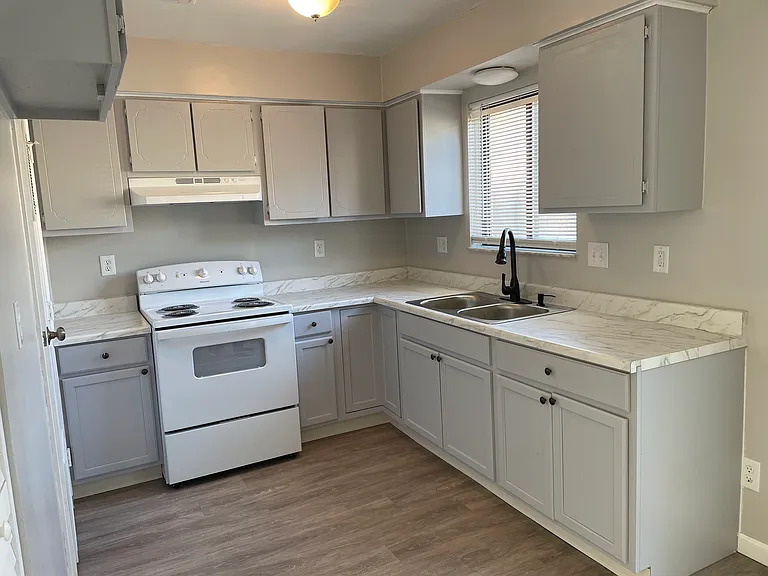 5712 Kendrick Dr — Photo 8