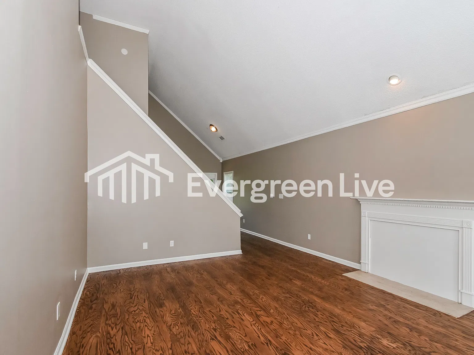 3 bed, 2.0 bath, 1567 sqft, $1,645 — Photo 2