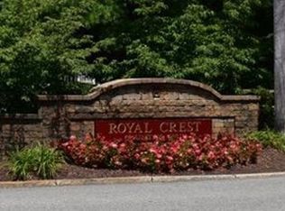 5 Rainbow Pond Dr APT 4, Walpole, MA 02081