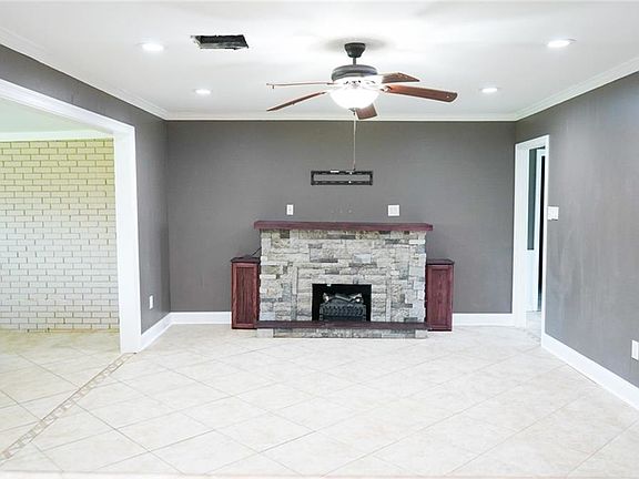 5th image of 3050 Hudson Pl