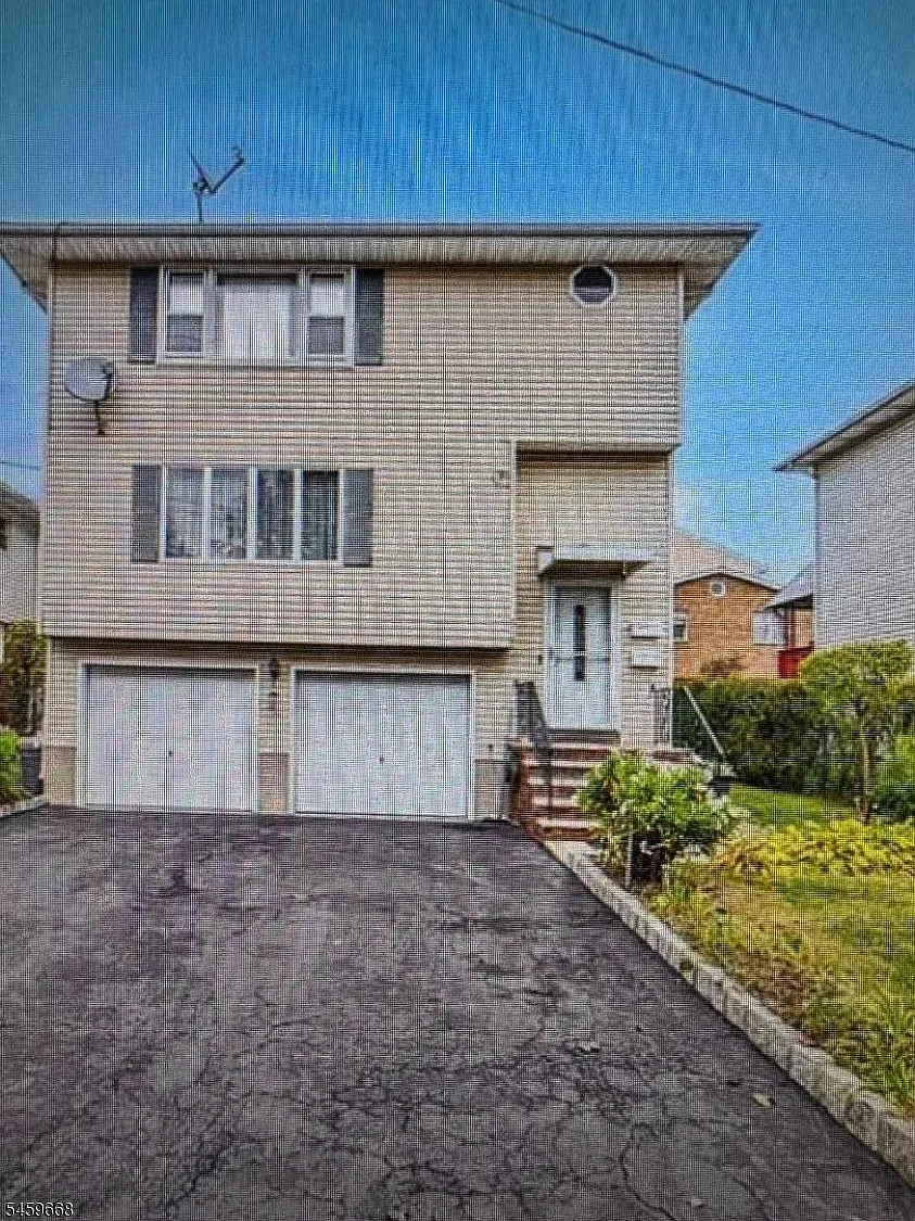 5 bed, 1.5 bath, $2,900 — Photo 1