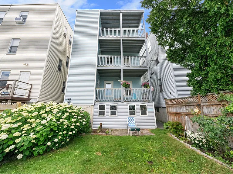 47 Middle St — Photo 11