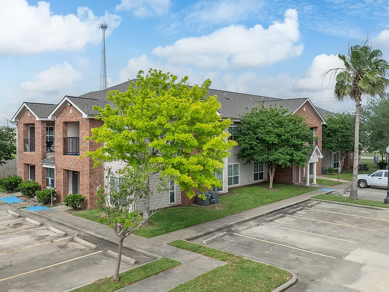Freeport Oaks Apartments — Photo 9