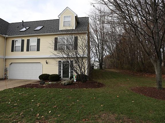 4th image of 521 Parkside Ln