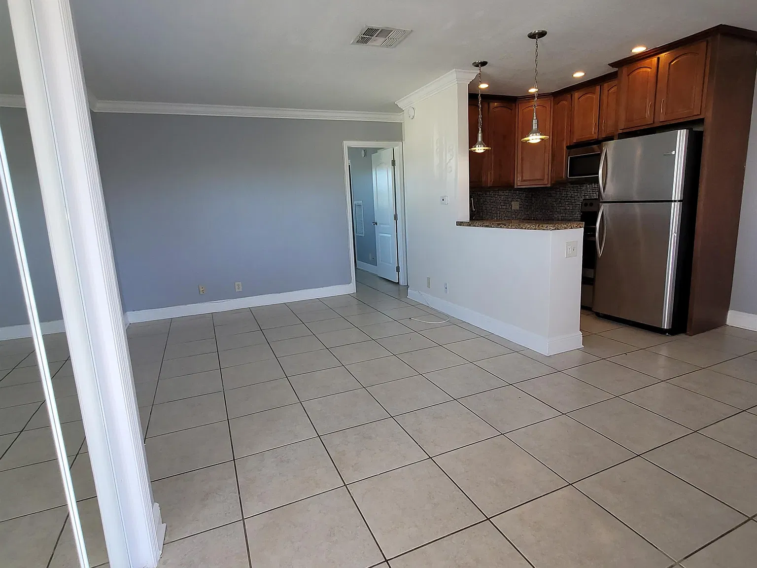 Apex Residence - 1140-16 — Photo 2