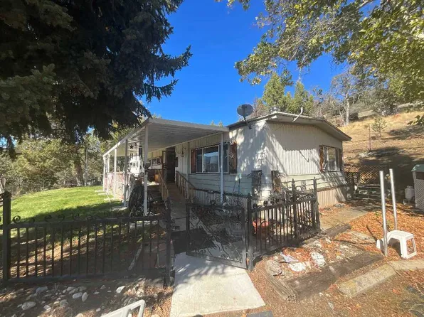 301 Rolling Hills Dr, Yreka, CA 96097