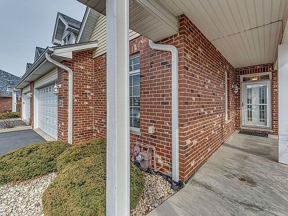 3rd image of 6862 Michaels Cir