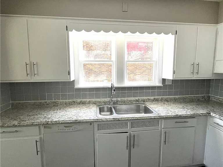 721 Polk Ave — Photo 12