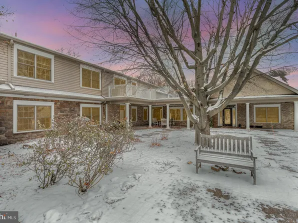 105 High Pointe Dr, Hummelstown, PA 17036