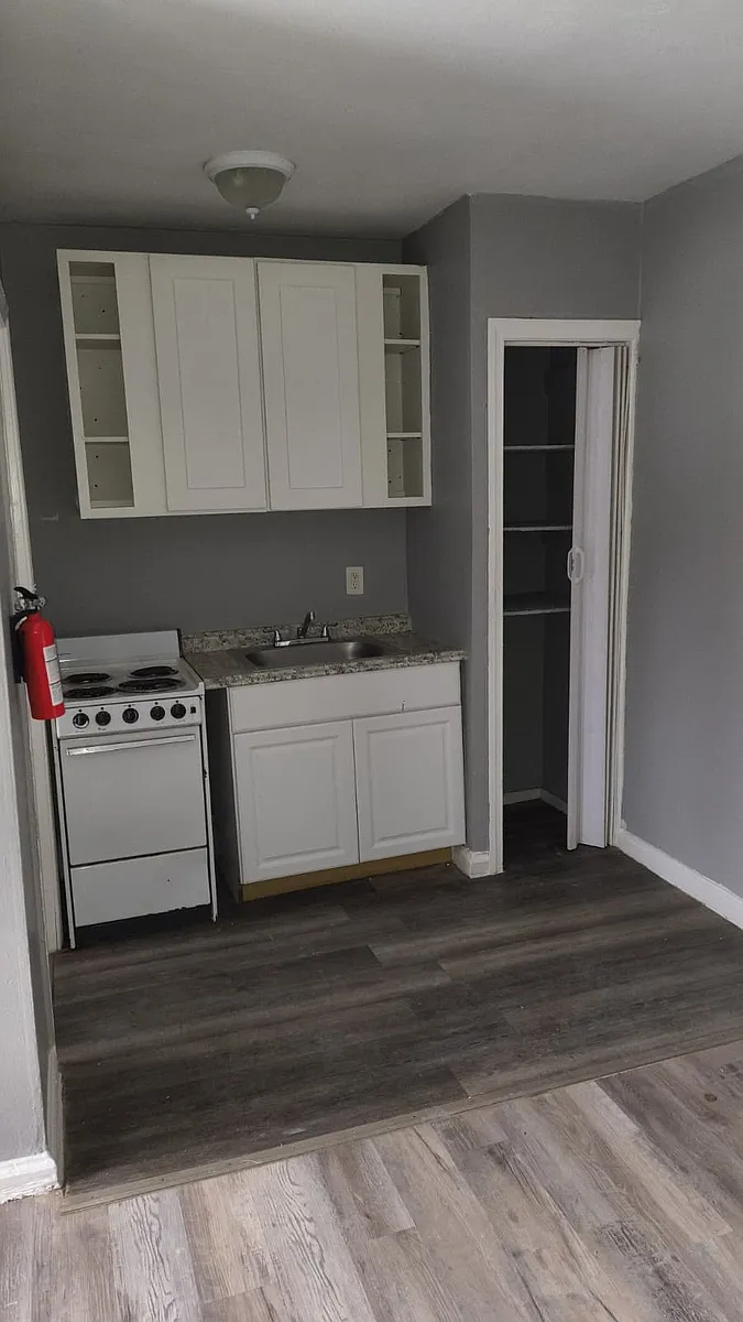 Building Photo - 272 S Marshall St #1