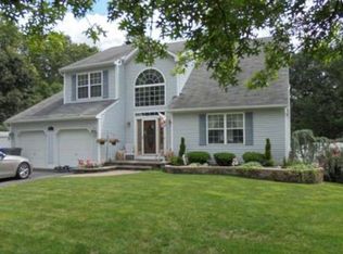 1385 Gillian Ct, Toms River, NJ