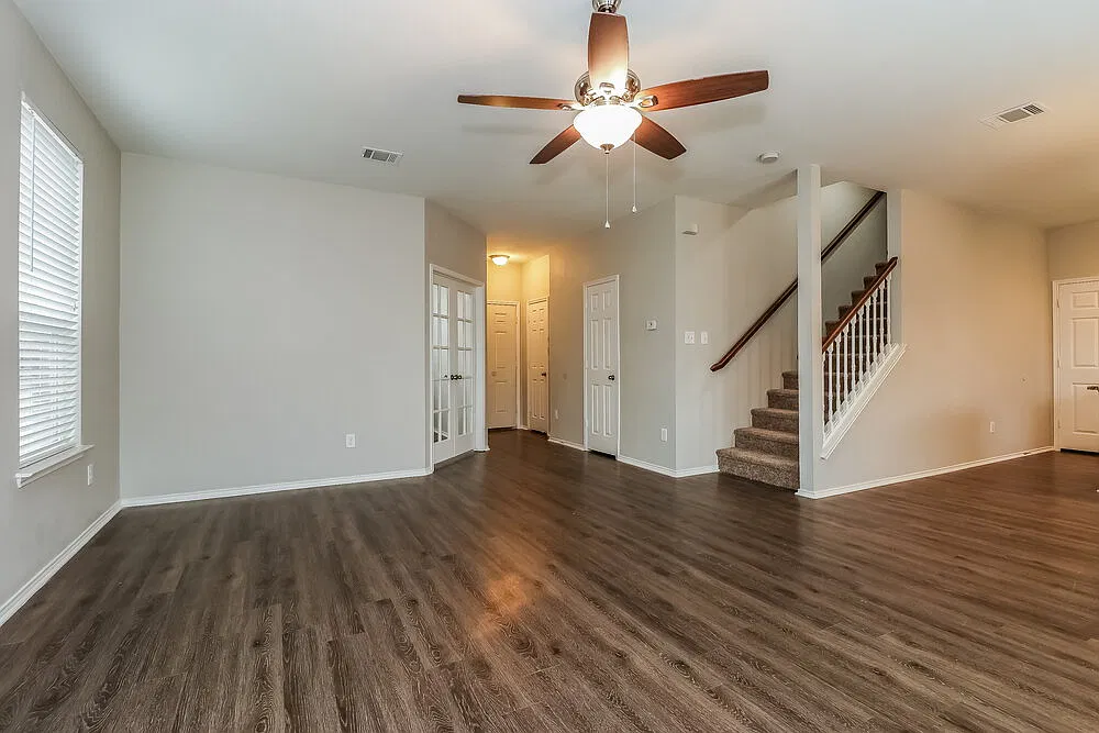 4 bed, 2.5 bath, 2261 sqft, $2,555 — Photo 3