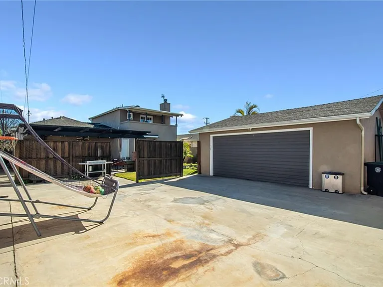 1911 N Fairview St — Photo 33