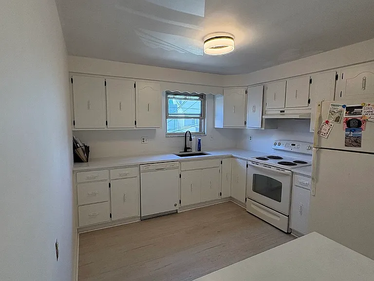 1966 W Beckert Ave #2 — Photo 1