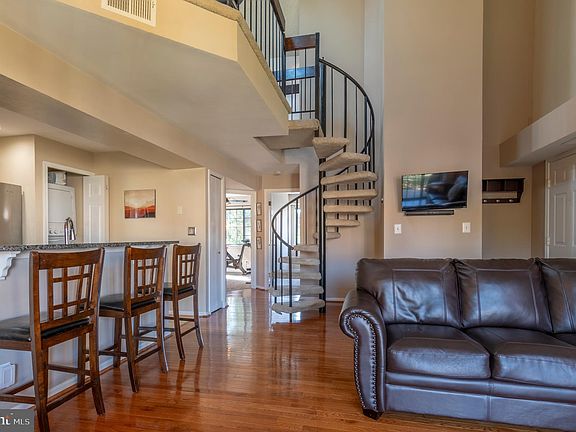 3rd image of 6021 Curtier Dr #6021C