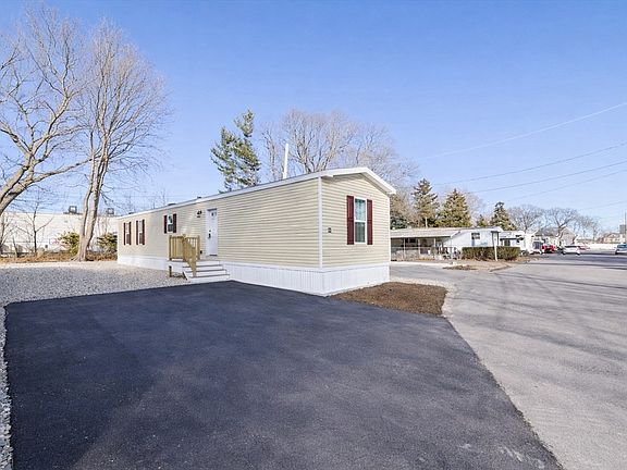 2nd image of 1346 Newport Ave #B21