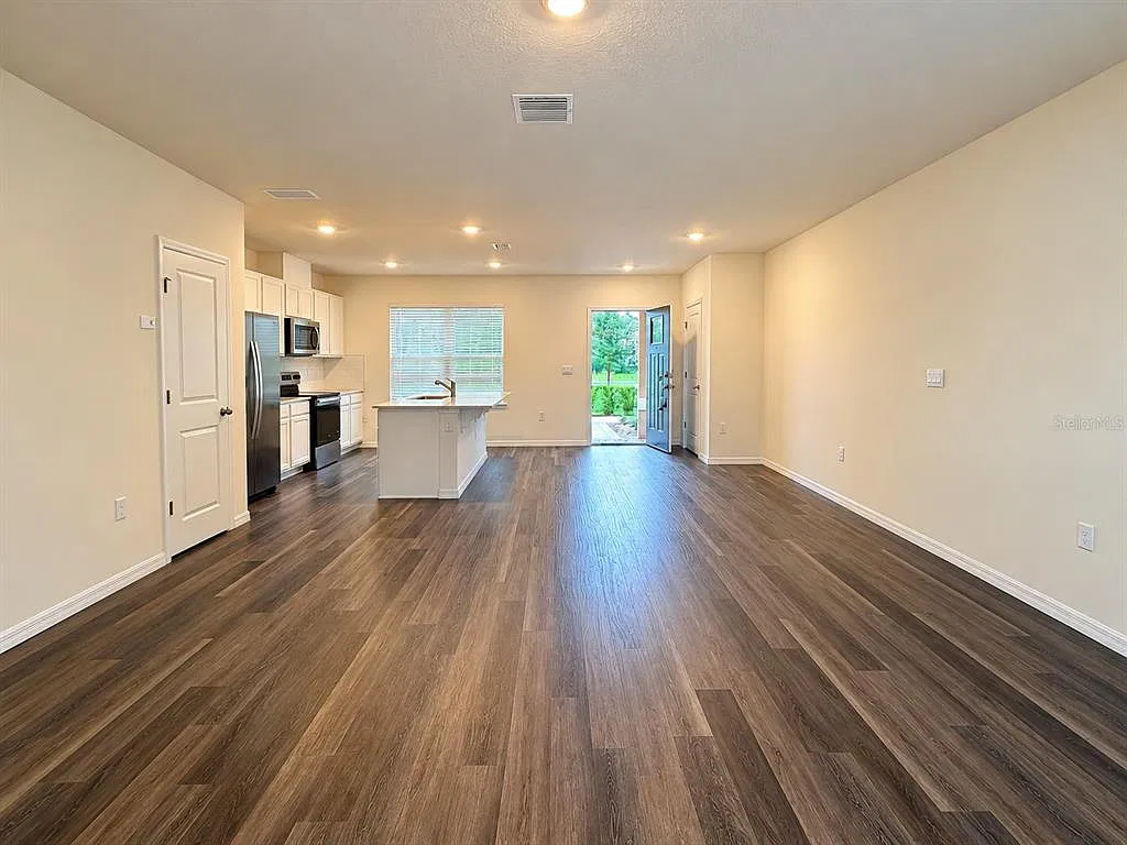 3 bed, 2.5 bath, 1567 sqft, $2,750 — Photo 2