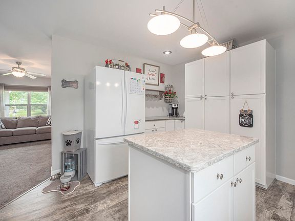 5th image of 5911 Violet Ln