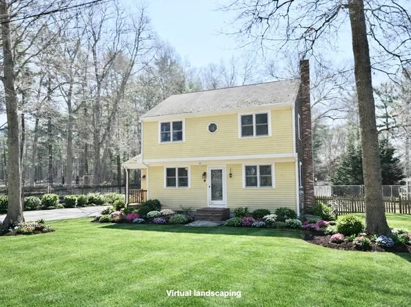 4 May Ave, Middleboro, MA 02346