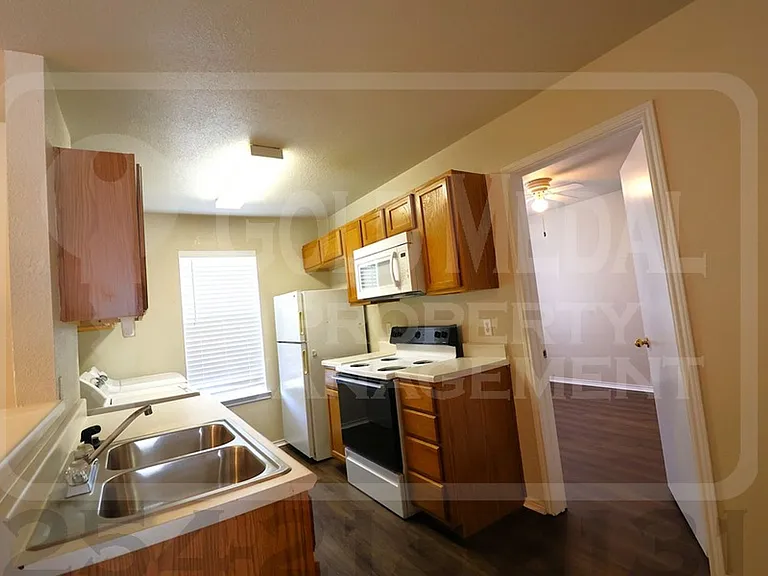 1708 Spring Rose Cir — Photo 4