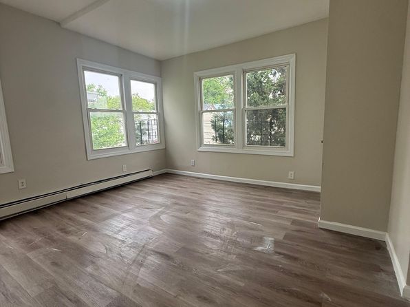 22 Goodwin Ave #2F