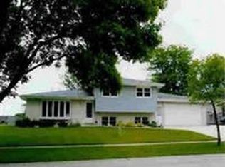 104 N Brookshore Dr, Shorewood, IL