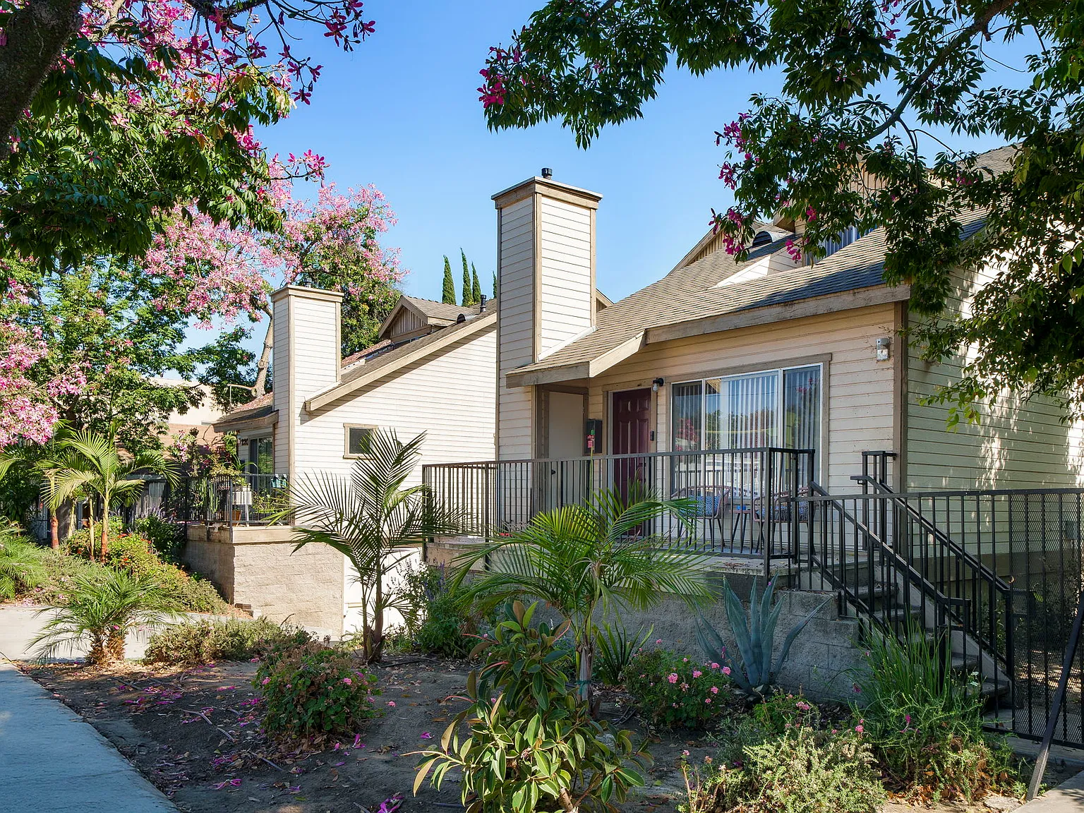 220 W Truslow Ave — Photo 2