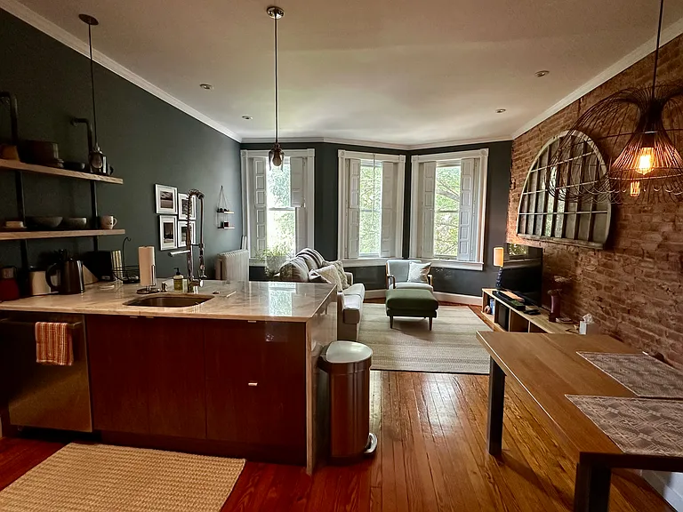 3021 Saint Paul St #3 — Photo 2