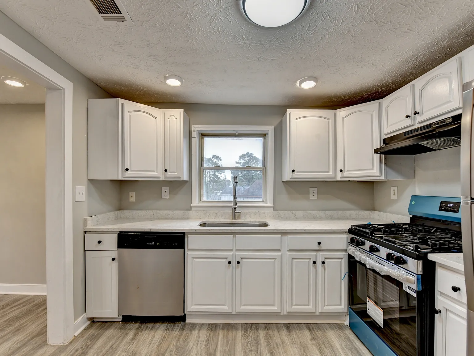 4 bed, 1715 sqft, $2,800 — Photo 4