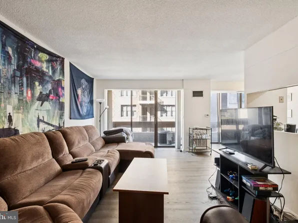 1326 Spruce St APT 703, Philadelphia, PA 19107