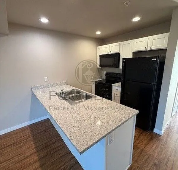 2005 Aaron Dr #101 — Photo 2