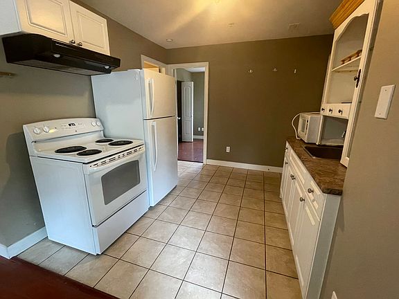 3rd image of 23679 Kanaka Way