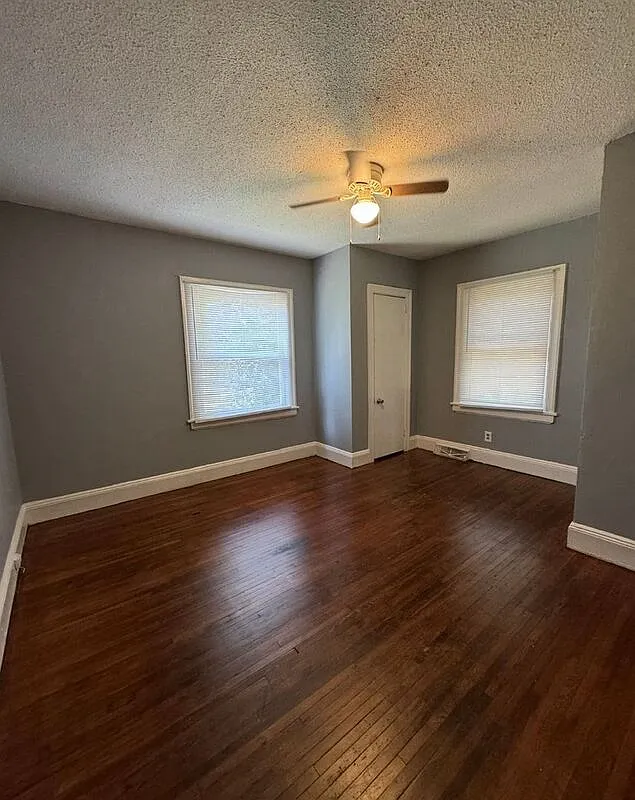 2 bed, 1.0 bath, 929 sqft, $1,385 — Photo 3