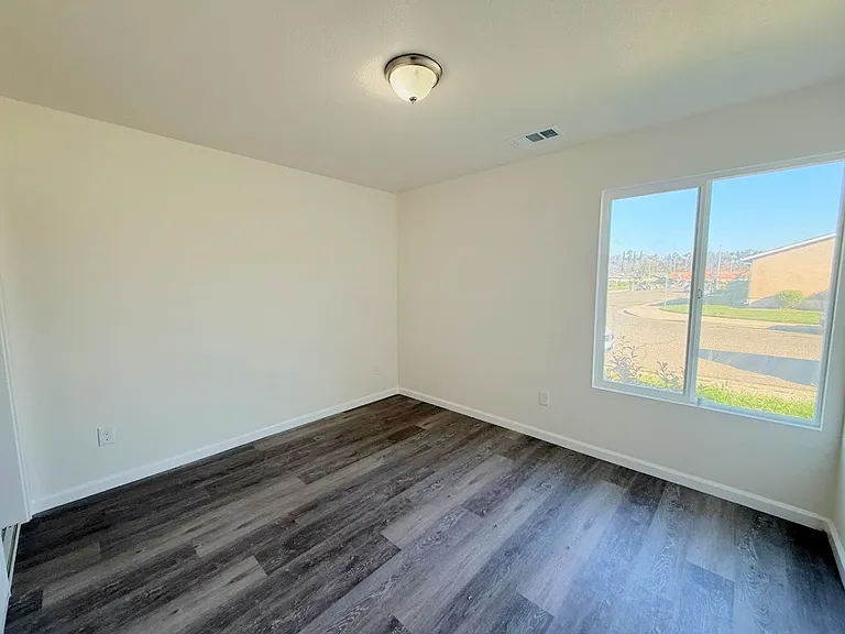 1422 Lansing St — Photo 9