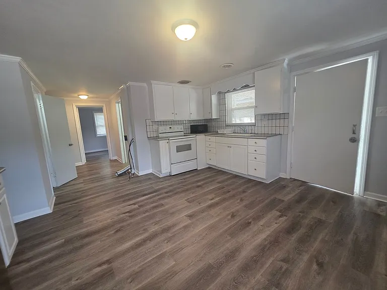 212 Oak St — Photo 12