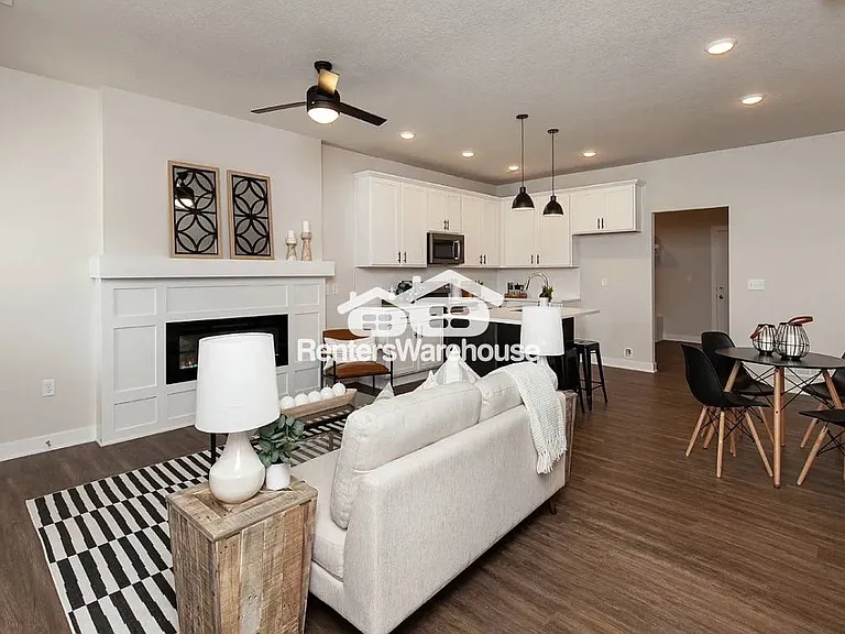 3639 NE Kara Ln — Photo 7