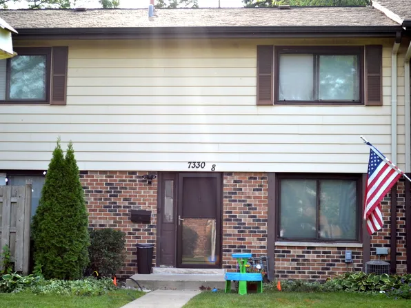 7330 Winthrop Way Unit 8, Downers Grove, IL 60516