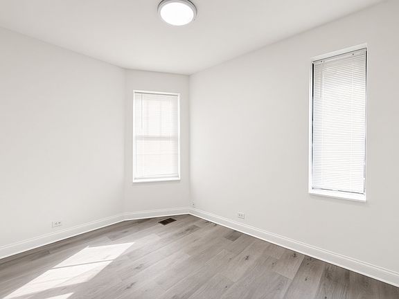 3rd image of 4832 N Winthrop Ave APT 2E