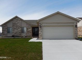 45715 Georgetown Dr, Macomb, MI