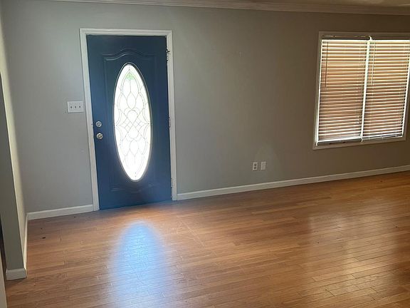 Entrance to open floor plan living room, dining room, kitchen