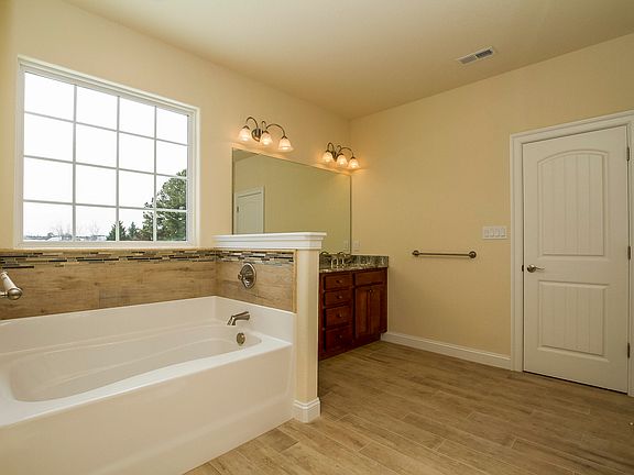 4th image of 1024 Ekaterina Ct