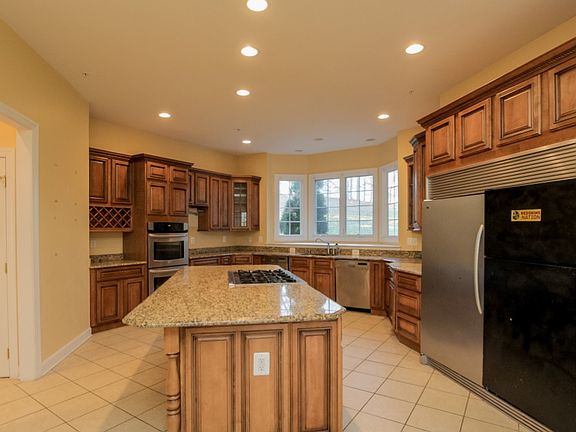 2nd image of 17521 Eleanor Ln