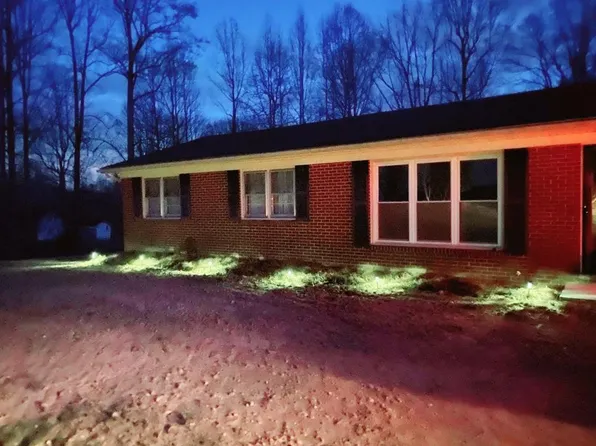 509 S Mayo Dr, Stuart, VA 24171