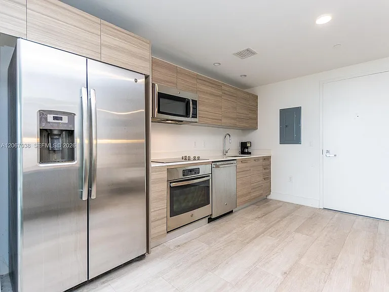 121 NE 34th St #1014 — Photo 4