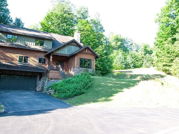 1531 Andover Club Dr, Harbor Springs, MI 49740